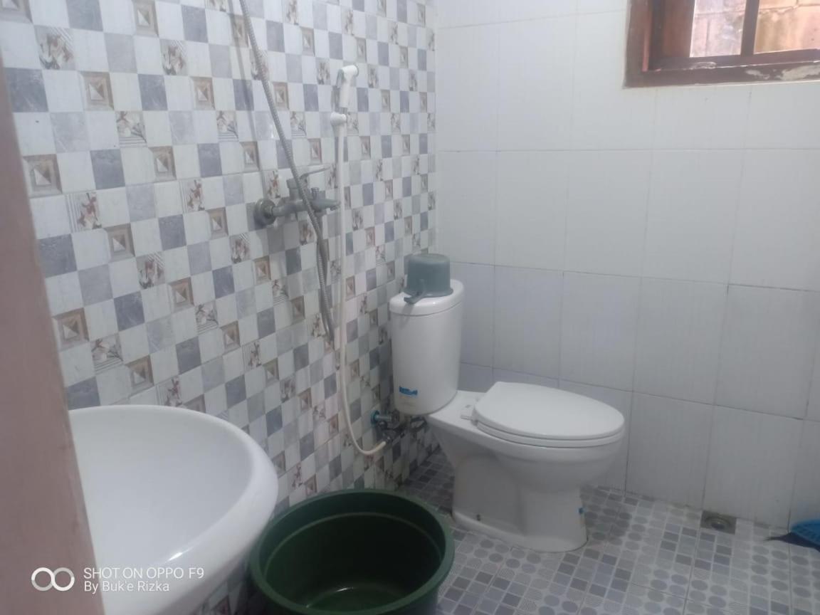 Ferienwohnung Warung Rizka Probolinggo Exterior foto